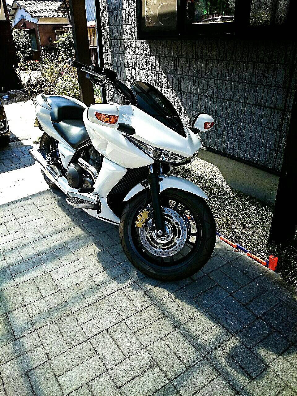 Se Nya Nm4 02 Hrs 懐かしい写真を見つけたー 過去に乗ってたバイク なんだけど 私が大型免許を取るキッカケになったバイク 子供が出来た時に泣く泣く手放したんだよね 仮面ライダーディケイドのバイクのベース 車両 こいつ結構高いバイクでした