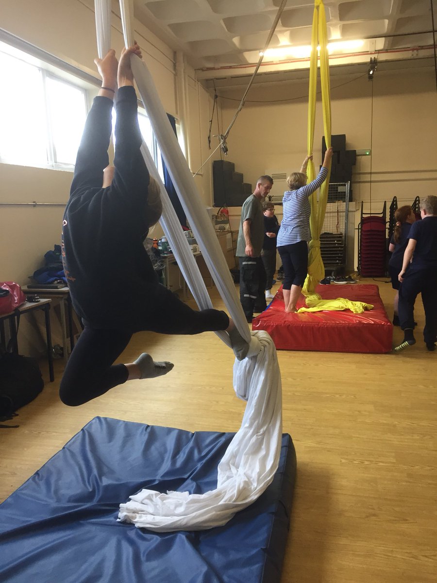 InspiredSom's tweet photo. The most amazing few days working with @Carabinapirates for @TakeArt Circus Science wkshops with some of our InspirED schools. Hosted by @YeovilCollege. Learning about the principles of friction, force, gravity &amp; mechanical advantage. Exploring maths, physics &amp; pulleys - amazing https://t.co/SkHDOTbBxy