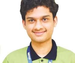 MahaGovtMic's tweet image. देशातील नामांकीत भारतीय तंत्रज्ञान संस्था (#IIT) मध्ये प्रवेशासाठी घेतल्या जाणा-या #JEEAdvanced2019 परिक्षेमध्ये #चंद्रपूर जिल्हयातील बल्लारपूर येथील कार्तीकेय गुप्ता याने ३७२ पैकी ३४६ गुण मिळवून देशात प्रथम क्रमांक पटकावला आहे.  मुंबईची तुलीप पांडे मुलींमधून  तिसरी.