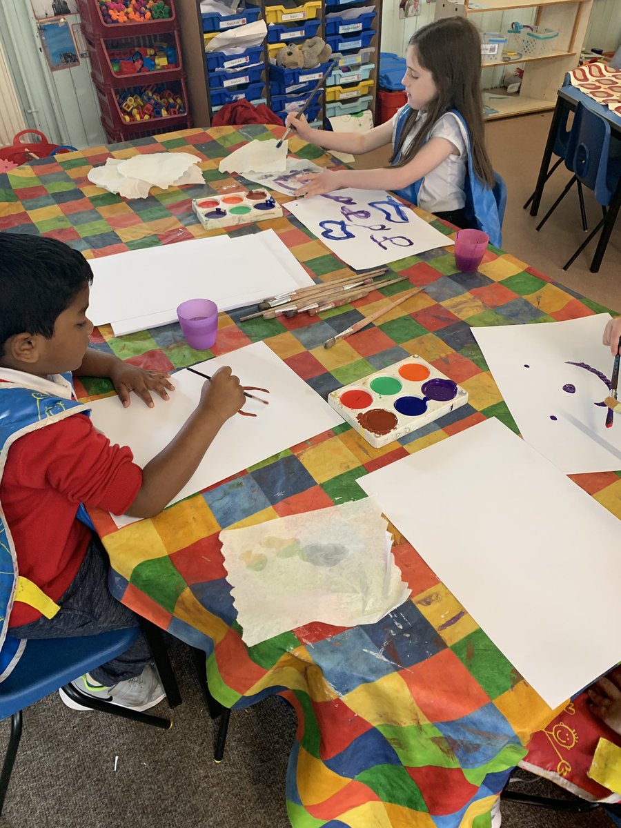 MissSinclairSPS's tweet photo. Painting at reward time 😊 https://t.co/cOLnu1nLQn