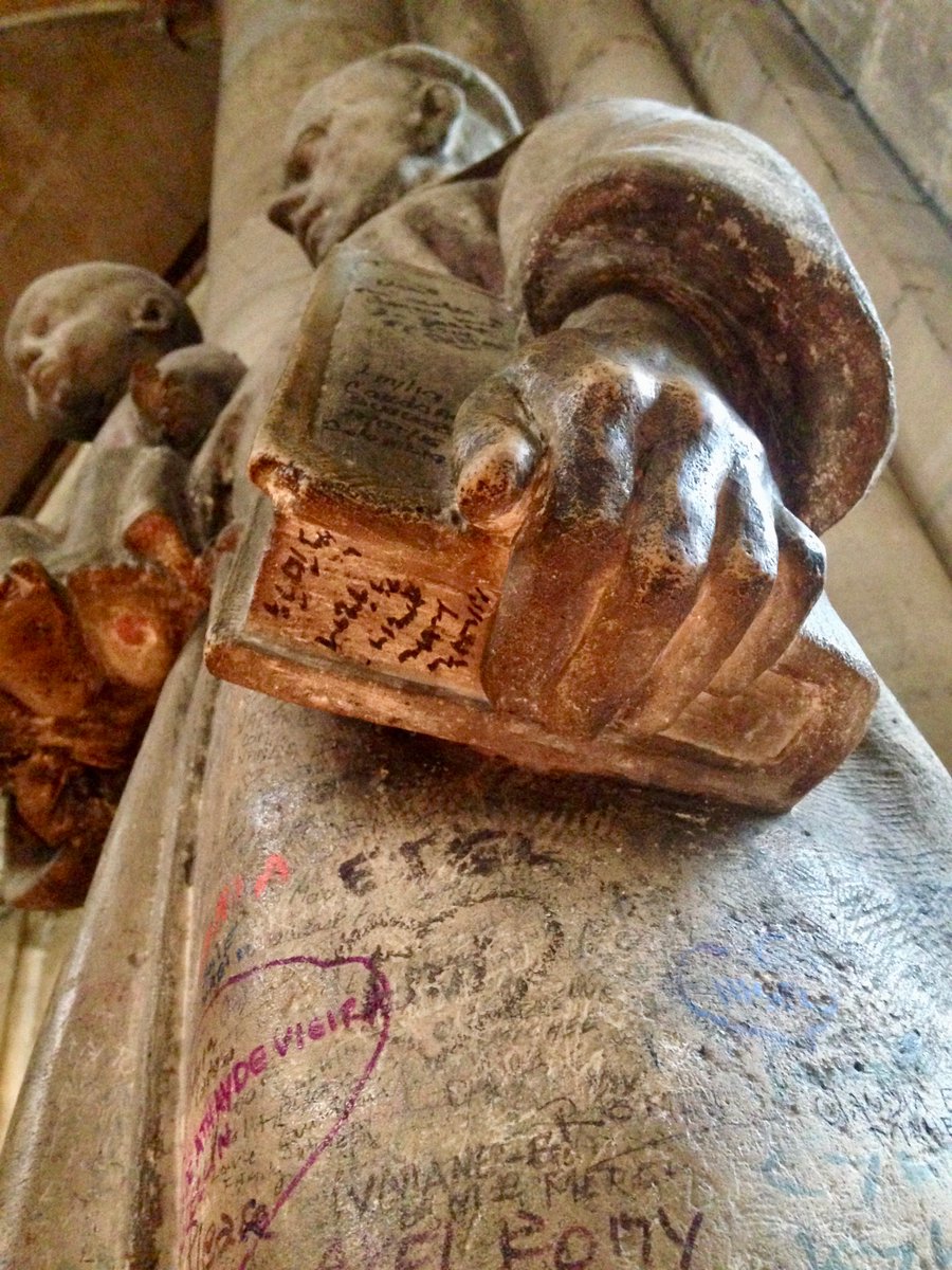 onslies's tweet photo. I'm not one for vandalism, but rather liked the #MaterialText in Saint-Germain-des-Prés: statue of St Anthony as the carrier of all the prayer requests. https://t.co/l76BbFOtOY