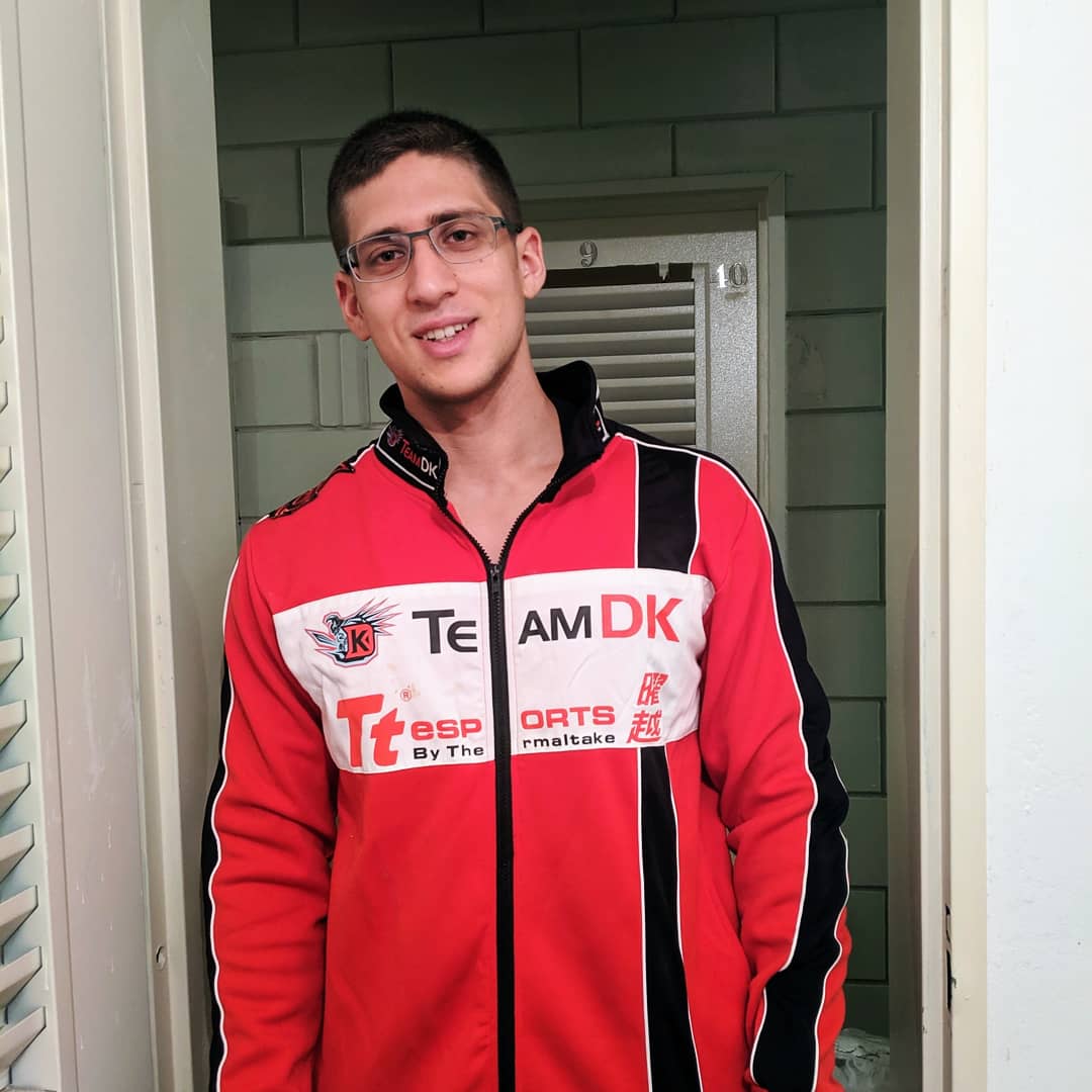 talflyaizik's tweet photo. More #thingsifind: I swapped my Fnatic jacket for Daryl's at TI4! Anyone remember the legendary DK days?🔥
https://t.co/bieRwho2cL https://t.co/BADPoqdSLM