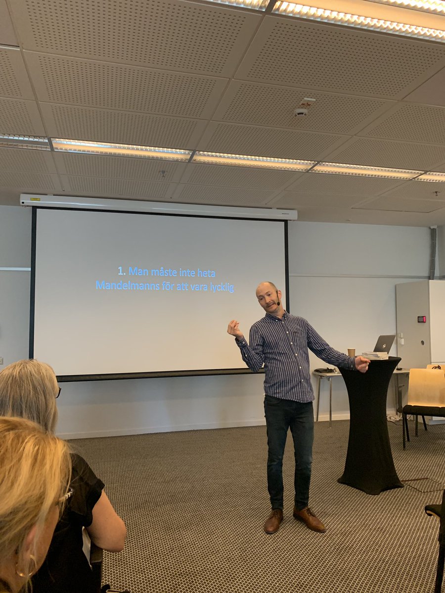 MoaMannheimer's tweet photo. ”Vi skapar mångfald när människor kan få göra sina egna val, inte att alla ska kunna göra allt” strålande föreläsning av @jonas_helgesson #cp #rättigheter https://t.co/x95TsQCZo3