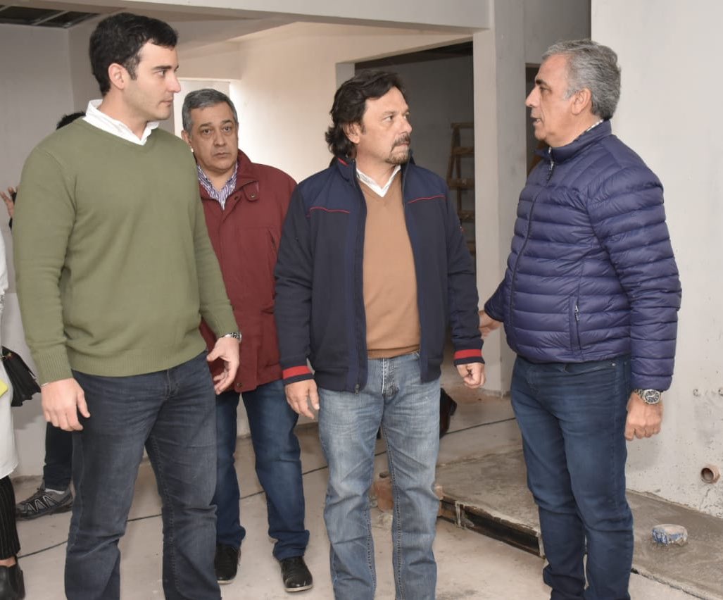 GustavoSaenzOK's tweet image. Junto a @NJarsun y @yolandaoficiall recorrimos la obra de la clínica IMAC y Centro de Diálisis, que se construye en Rosario de Lerma. Esta destinada a prestar asistencia de alta complejidad a toda la región ¡Una obra muy importante para todos los salteños!