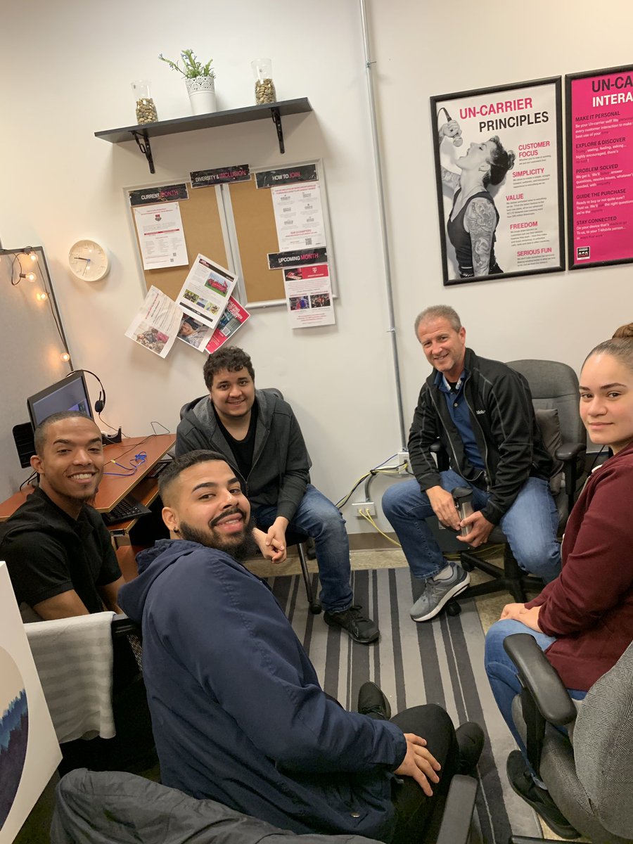 Abby_laughs's tweet photo. @KevinLasella connecting with NH’s newest new hires! Talking about #ReadyToRockIt, Diversity and Inclusion, and the career opportunities with @tmobilecareers! #NERules #BeYou #NewEnglandDandI https://t.co/pqTZ4v0KVQ