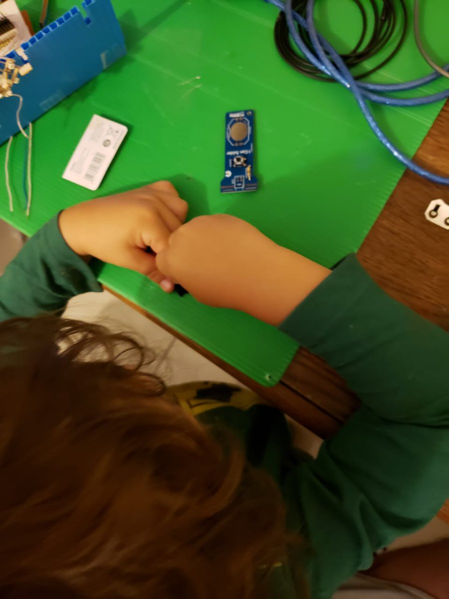 IObrizio's tweet photo. Hoy es el último día de votación.

Dejen su like si les gusta el proyecto "Flashlight 🔦". 😁

https://t.co/1RodaDMkw5

Un kit para aprender electrónica, símbolos,leer diagramas y soldar.

educación #STEAM #soldering #todos

Un amiguito compartió su ensamble.
#icansolder #maker https://t.co/GKs4DkmWBI