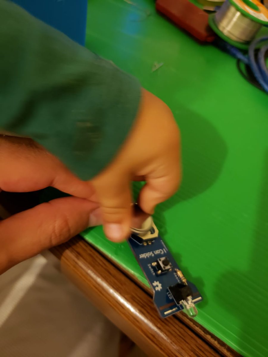 IObrizio's tweet photo. Hoy es el último día de votación.

Dejen su like si les gusta el proyecto "Flashlight 🔦". 😁

https://t.co/1RodaDMkw5

Un kit para aprender electrónica, símbolos,leer diagramas y soldar.

educación #STEAM #soldering #todos

Un amiguito compartió su ensamble.
#icansolder #maker https://t.co/GKs4DkmWBI
