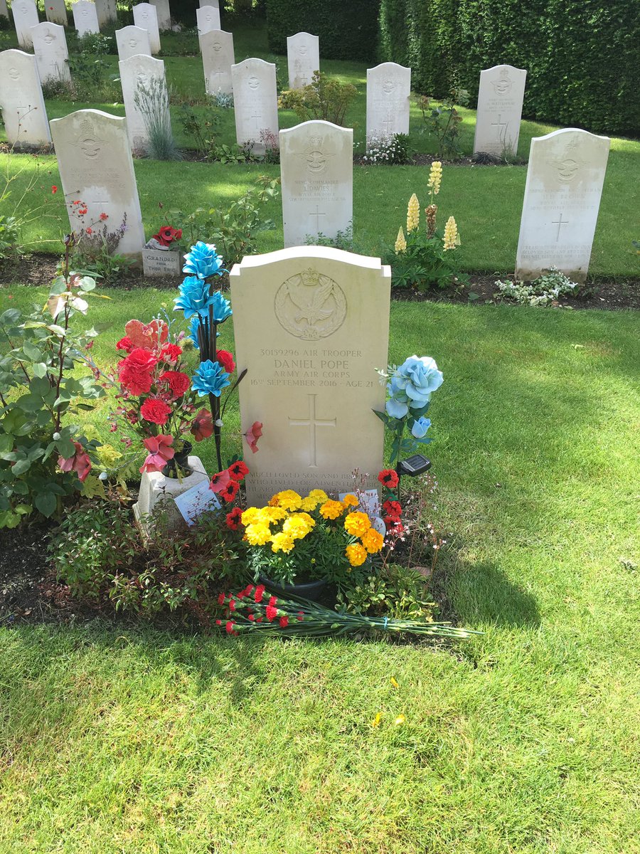 ComdAHF's tweet photo. 3 yrs ago Airtrooper Daniel Pope from @4RegimentAAC was diagnosed with cancer. His brave fight inspired his Regt, friends and colleagues &amp; epitomised the Army‘s values we all aspire to uphold. He lost his fight on 16 Sep 2016 aged 21. Never forgotten and always in our thoughts. https://t.co/7KKgVtYqI0