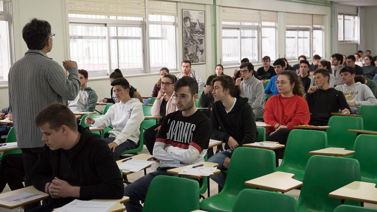 AgraCorresponde's tweet photo. Hoxe rematan as ABAU, sorte @s que ás 16:00h tedes que repetir a proba de #Filosofía #ABAU2019 #abaugalicia2019 #iesagraderaices https://t.co/z79JKjhrLj