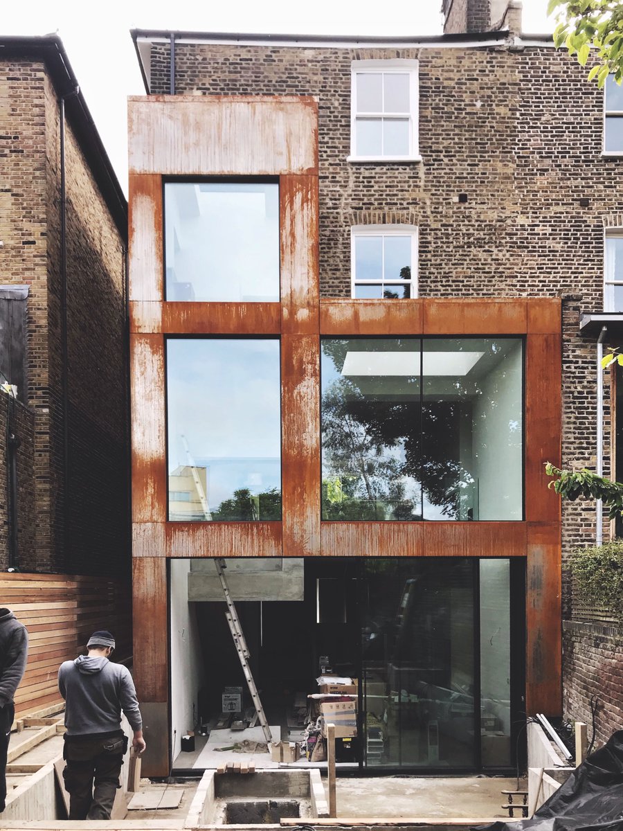 deDraftLondon's tweet photo. AC Residence. Hackney E8
Scaffolding gone....just look at that Corten!!
#corten #slimlinedoors #doubleheightspace #rebar #extension #weatheringsteel #rust #refurbishment #archilovers #shutteredconcrete #hackney#e8 @IQGlassUK @cartercladding #dontmoveimprove #archidetails https://t.co/KRcO6RdcJc