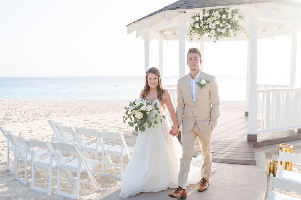 griffin_stevens's tweet photo. 6.12.19 I got to marry the most beautiful bride I’ve ever seen 👰🏽 https://t.co/4B2r39vbth