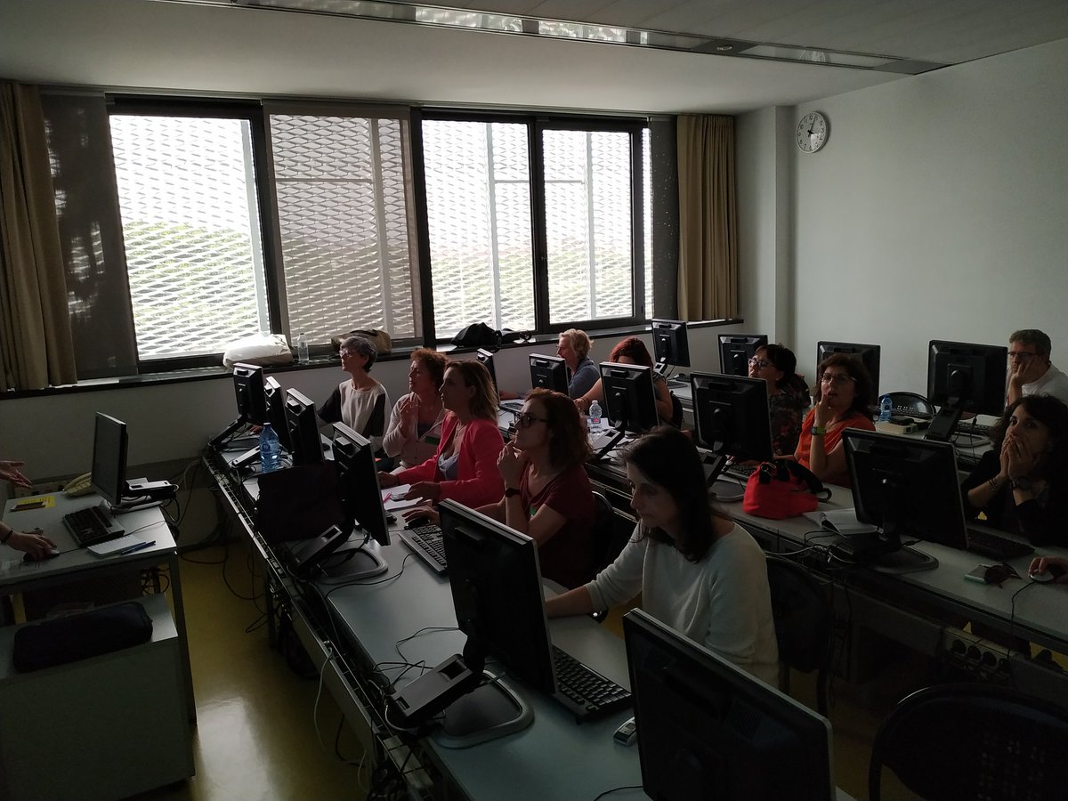 LCATMon's tweet photo. Taller de #Bioinformatica del curso #TeachAndFly de #MelanogasterCTF 1a Red Europea de #cienciaciudadana en #Genomica de la adaptación de @LCATMon @GonzalezLab_BCN con profesores de #IES de #Valencia #Andalucia #Navarra #CastillaLaMancha #Aragón #Catalunya https://t.co/QTKPSaicSz