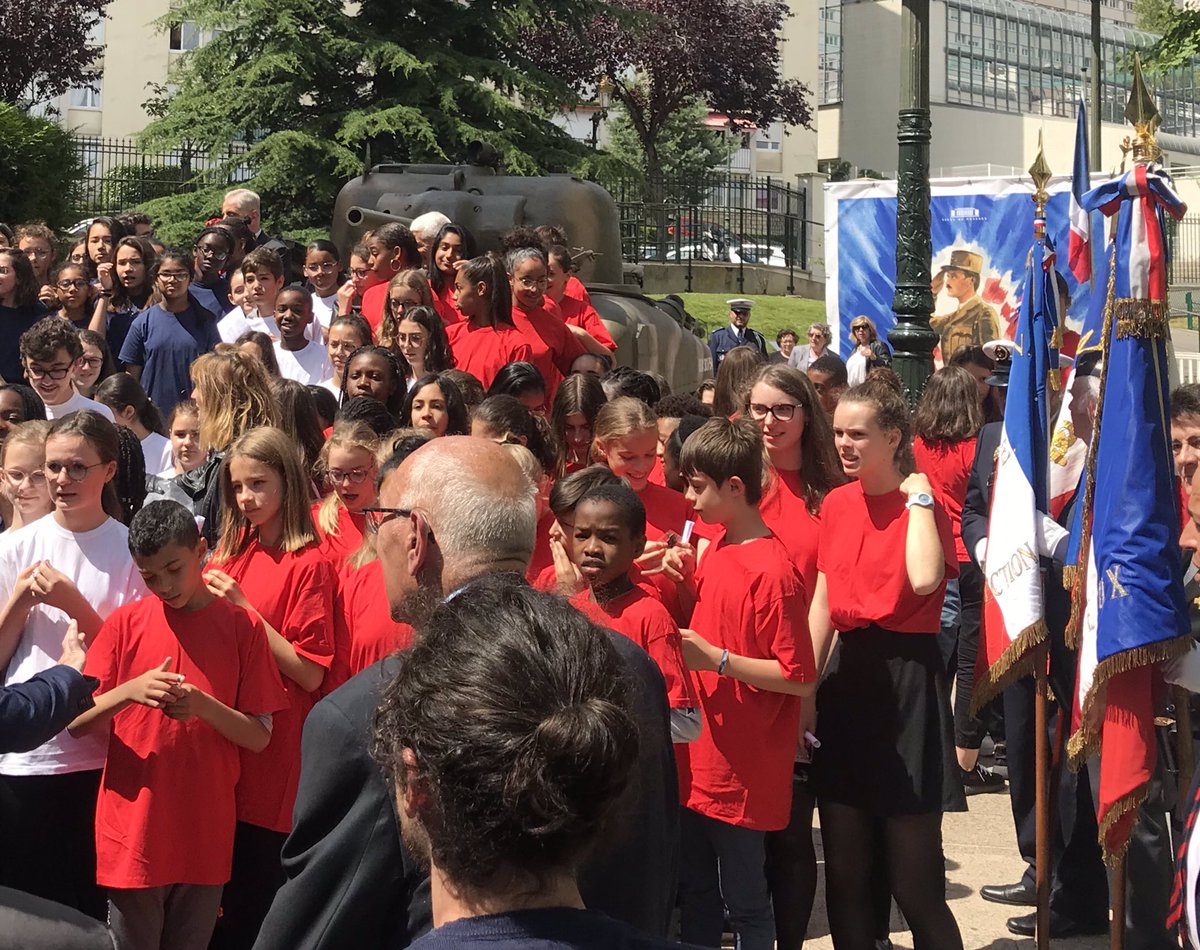 Emmanuel_CANTO_'s tweet image. Présent pour découvrir la 92eme borne #2emeDB « Enfants de France, rêvez d’être des Leclerc »#GeneralDeGaulle
«Ne me dites pas que c’est impossible » devise Général #LeclercdeHauteclocque #Libération #Puteaux #75emeanniversaire #vivement2020 @PuteauxEnMarche