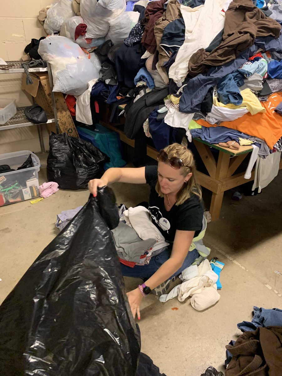 OPENLANEnews's tweet photo. Great to see #KARsquad members from @TradeRevTweets @AFC_Floorplans and our finance departments represented at @horizonhousein donation center clean up. #LeapIntoService helping our #homeless neighbors. #KARintheCommunity https://t.co/CuGOF0n3QR