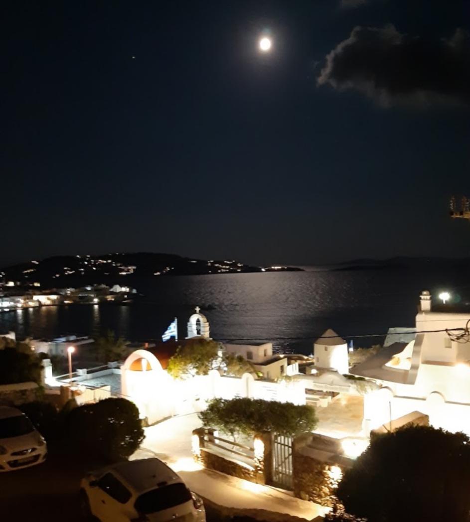 Mykonos_View's tweet photo. Best moonlight view!!!
https://t.co/BMgBuMcVLI

#mykonosviewhotel #mykonostown #onirobar #onirorestaurant #bookdirectly #beautifuldestinations #wonderful_places #Mykonos #BestHotels #HotelsToVisit #islandlife #mykonos #greekislands #flowers #design #luxury #greatlife https://t.co/pTlHk18Qon