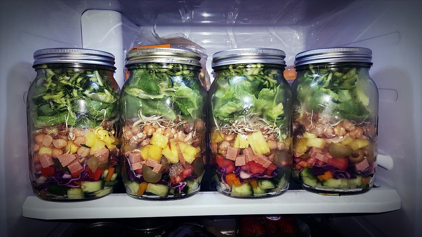 JMorantensen's tweet photo. For All You Salad-Lovers! Try This DIY Mason Jar Salad Bar https://t.co/XJdYWmcHDH https://t.co/FQRa9Ye6KT