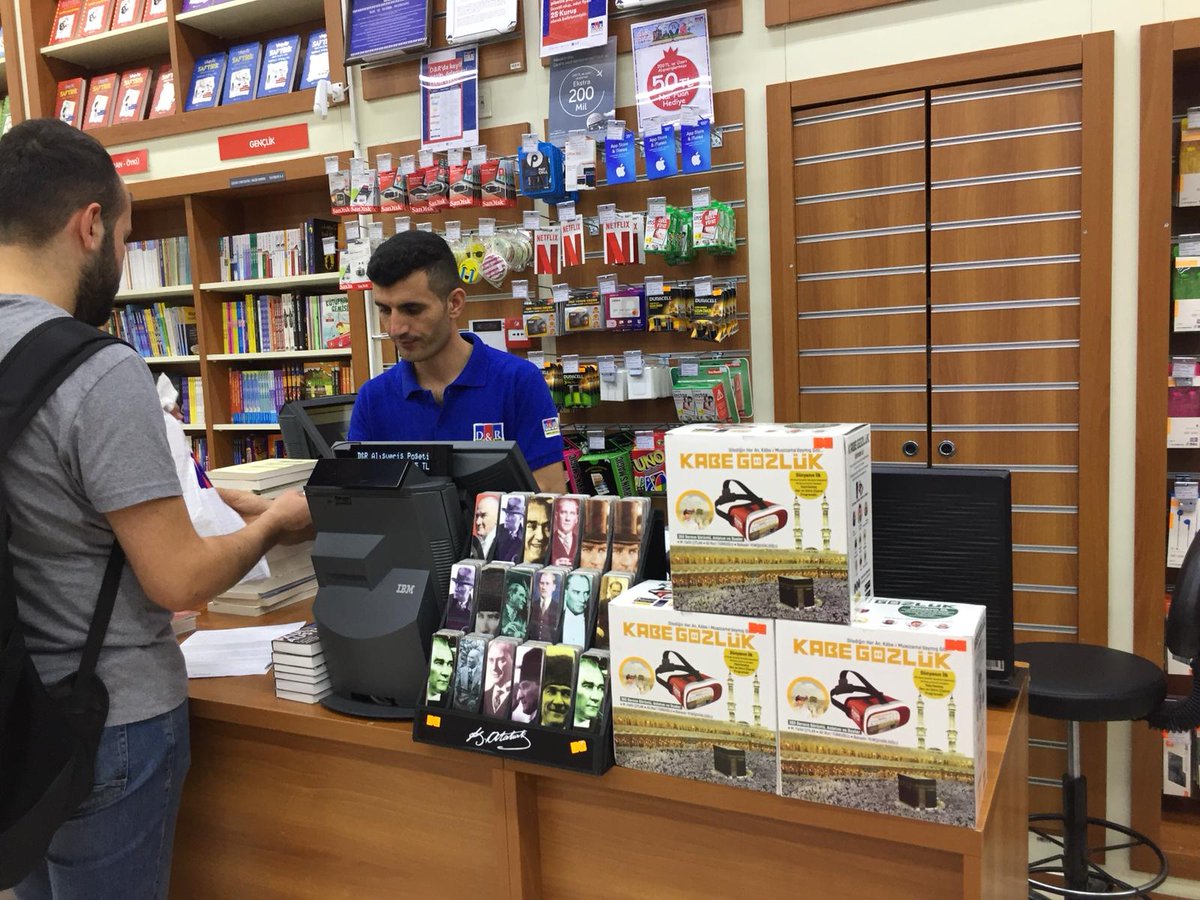 KabeGozluk's tweet photo. Kabe Gözlüğe ulaşmak artık daha kolay. 
D&amp;R mağazalarından temin edebilir, daha detaylı bilgi almak için web sitemizi ziyaret edebilirsiniz. https://t.co/m2poroyRmW

#KabeGözlük #Kabe #Mekke #Medine #SanalGerçeklik #SanalGerçeklikGözlüğü #Mobiluygulama #360Video #Hac #Umre https://t.co/h3eVCSils8