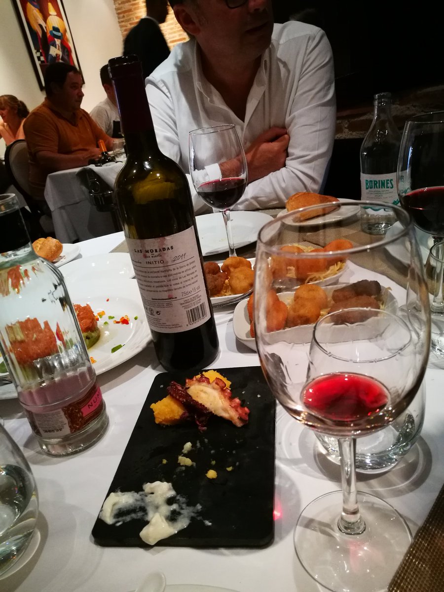 Un vino con el que siempre aciertas... y es que "Cuando vayas a Madrid... 🎶🎼🎶🎼🎵🎵🎤" <a href="/LasMoradasdeSM/">LasMoradasdeSM</a> si lo ves en una carta, no lo dejes pasar.