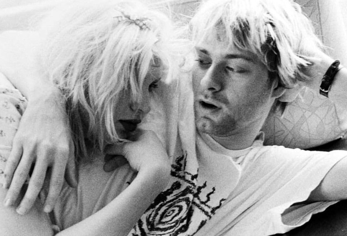 DisqueDurLSDC's tweet image. COURTNEY LOVE AURAIT DÉJÀ JASÉ BRIÈVEMENT AVEC LE FANTÔME DE KURT COBAIN (désolé des majuscules) lesacdechips.com/courtney-love-…