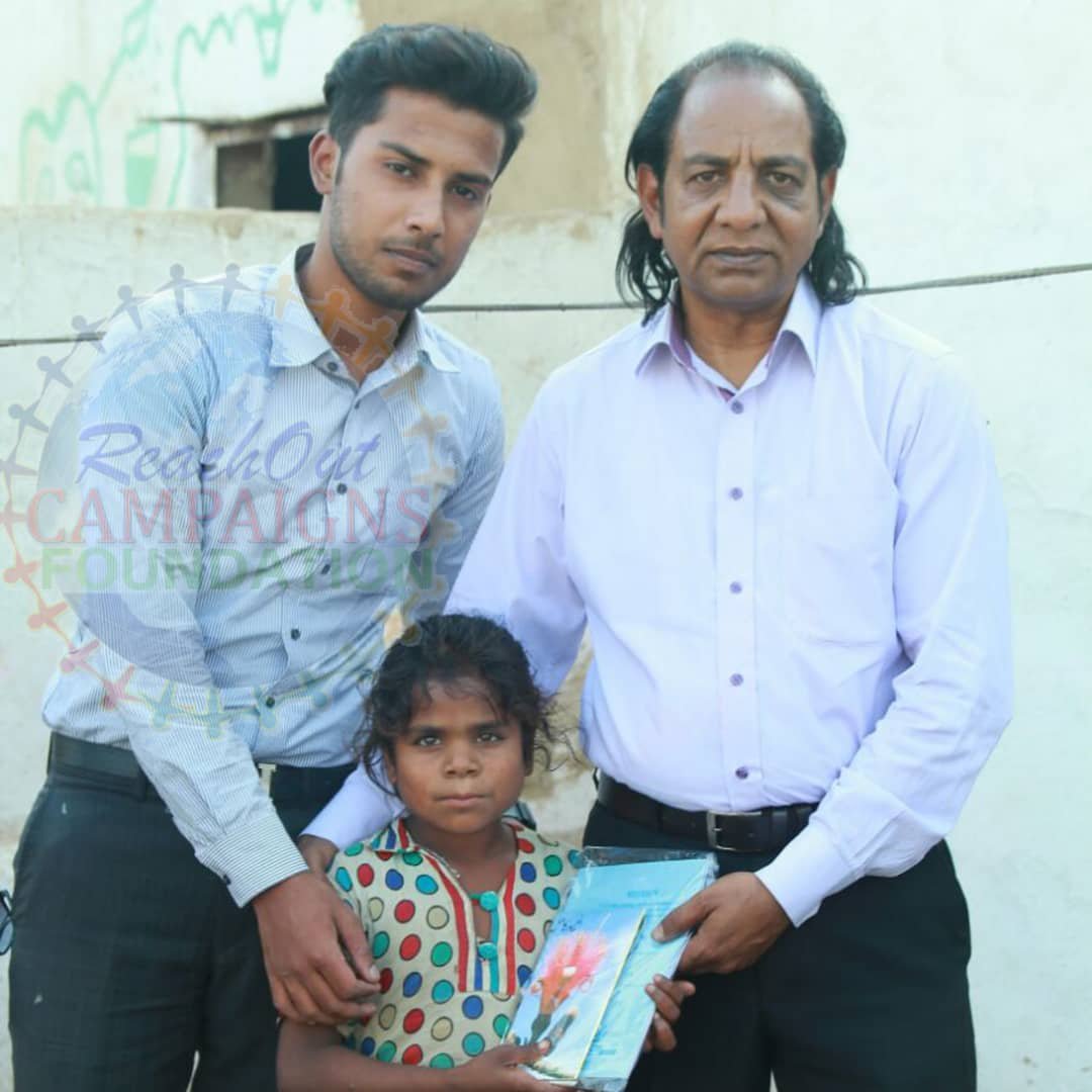 rocamfoundation's tweet photo. The ROCAM FOUNDATION volunteer team gave out educational materials to excited children and grateful parents in Brick Klin, a Brick making factory in Lahore, Pakistan
By donating towards Project EDU Pakistan you would be helping to establish schools there #FridayFeeling #Children https://t.co/zWsMhNLmGi