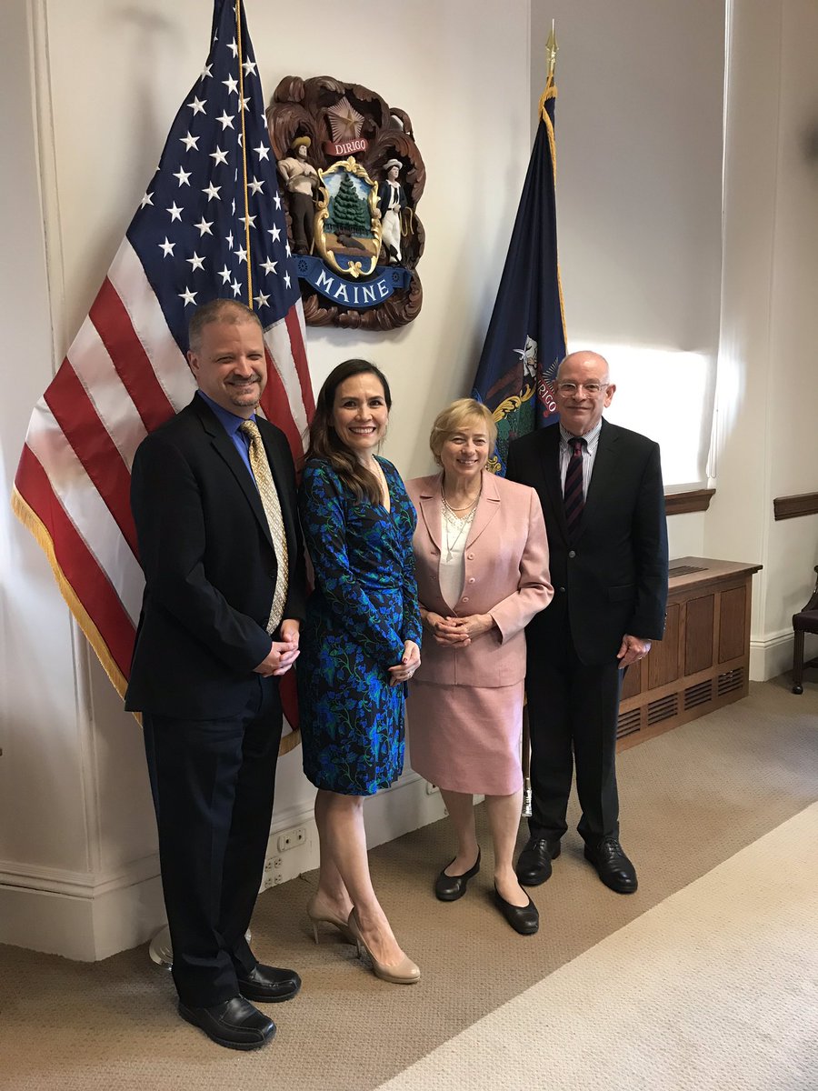 ConsulmexBoston's tweet photo. Today our Consul General @afierrog met Governor Mills @GovJanetMills of #Maine. We discussed opportunities to collaborate and strengthen our relationship and acknoledged the role of @MITC #BetterTogether #NeighborsAndPartners #TMEC https://t.co/fYgQ2XBCwc
