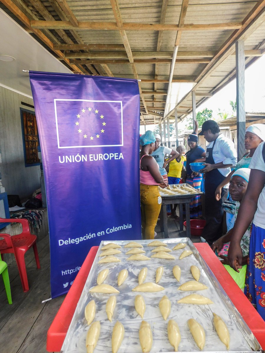 AxSolidaridadCO's tweet photo. Con productos autóctonos como el #borojó y la #papachina, la Organización de Mujeres Aini de la vereda Primavera fortalecen su unidad productiva con este curso de panadería 👩‍🍳 
@EscuelasTallerC @UEenColombia @SomosHojadeRuta #mujeresemprendedoras #EuropaCreeEnColombia 🇨🇴🇪🇺 https://t.co/syoRq9Gurh