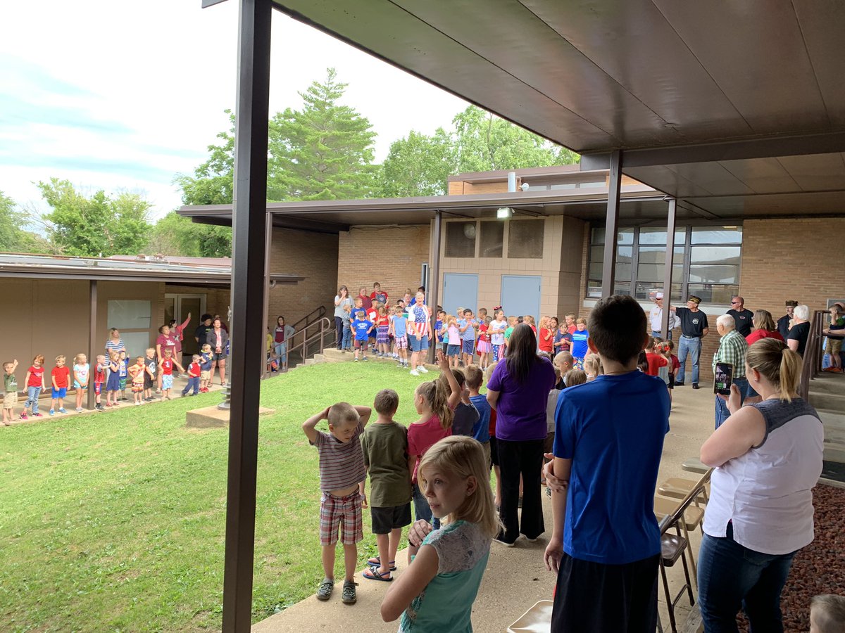 HannahKellyMO's tweet image. It’s been a great day visiting with Constituents! Honored to serve the great folks of the #141st and listen to your concerns!