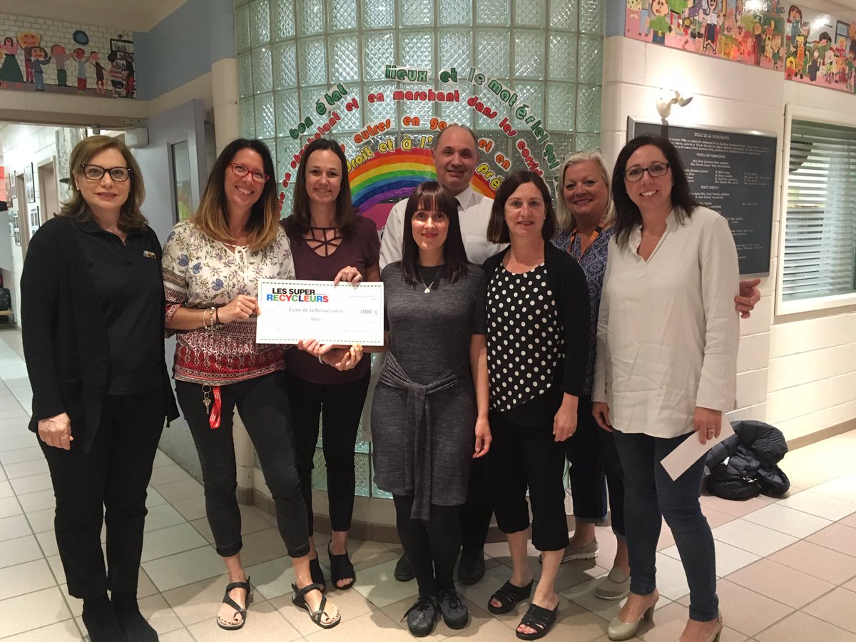 Aujourd'hui les <a href="/SuperRecycleurs/">Super Recycleurs</a> ont remis la Bourse de 1000 $ à l'école de la Renaissance à Blainville pour les soutenir dans leur projet écologique. Bravo au comité vert !