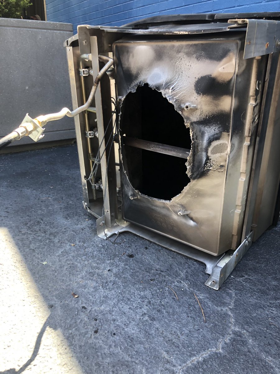 ianadk's tweet photo. @WeberGrills So I’m assuming the bottom of your grills are not steel? Only the lid and sides? RIP Weber Spirit 2 https://t.co/lLLWSd4PZE