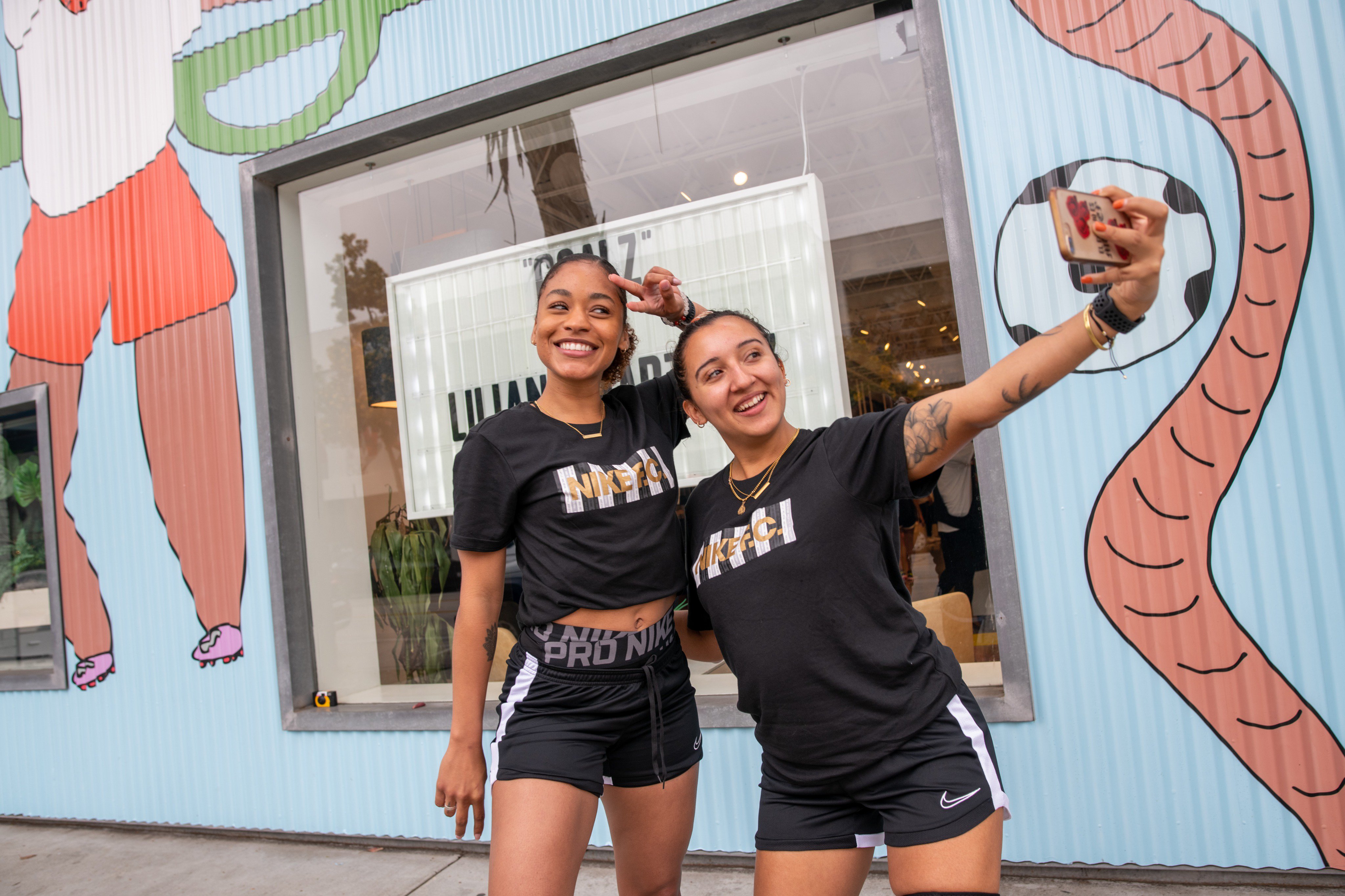 lanza acumular La cabra Billy Nike LA on Twitter: "Join us at Nike by Melrose this Sunday 6/16 at 9am for  a soccer celebration ⚽️ Book your spot here: https://t.co/1zxxd9TPWD  https://t.co/Eco0n0CWur" / Twitter