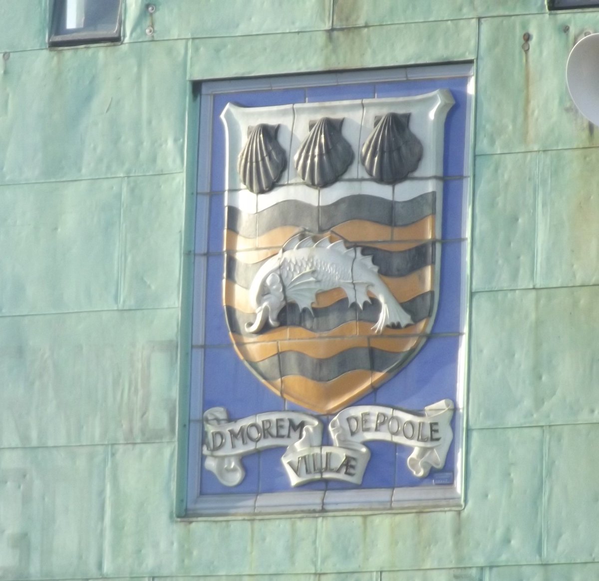 Joseamey's tweet photo. #FabulousFaience4Friday Ceramic Della Robbia plaque on Poole Bridge. Meet me outside Poole Museum Wed 19th at 2pm to walk the Streets of Clay. £7. #TileLady #Poole #PooleMuseum #Pooleharbour #Dorset #PooleMaritime #Poolemaritimefestival #MadeinPoole https://t.co/Uk6TyuLzZK