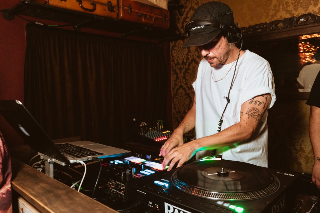 Crashing In with King Louie tonight and every Friday at The Volstead! 10pm • No Cover.
•
Happy Hour 6-8
•
•
•
•
#atxdjs #crashingin #kinglouie #crashinginwithkinglouie #happyhour #volsteadlounge #thevolstead