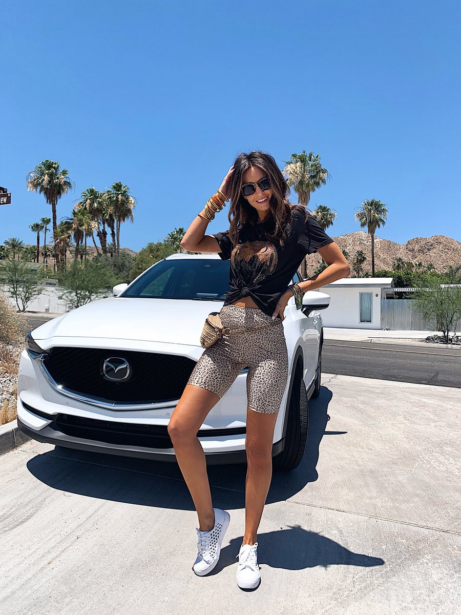 _myviewinheels_'s tweet photo. Cruisin’ through Palm Springs in a brand new Mazda CX-5 with cooling seats is the only way to go! 😅☀️ @MazdaUSA #drivemazda https://t.co/cNn4SoIuxv