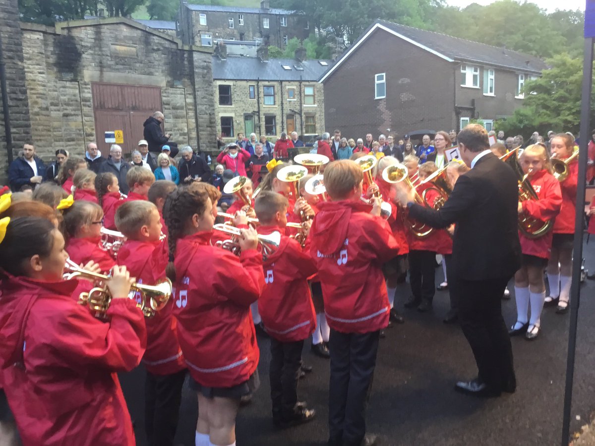 4barsrest's tweet photo. #WhitFriday2019 And talking of Whit Friday traditions, the truly brilliant Wardle Junior Blast are fast becoming a delight each year 

All from memory and if you ain’t seen their street march try and see it https://t.co/C0SduHW8oJ