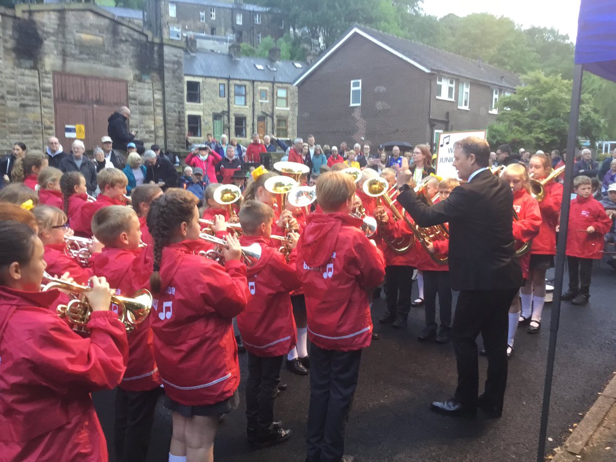 4barsrest's tweet photo. #WhitFriday2019 And talking of Whit Friday traditions, the truly brilliant Wardle Junior Blast are fast becoming a delight each year 

All from memory and if you ain’t seen their street march try and see it https://t.co/C0SduHW8oJ