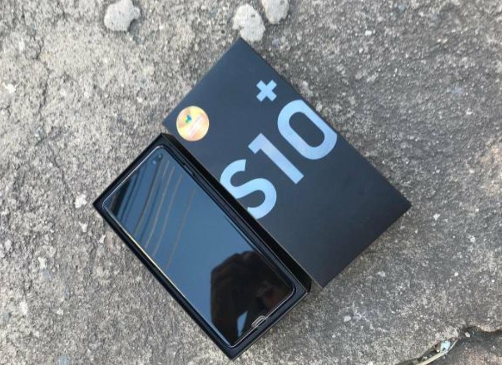 HARDCOR98951599's tweet photo. #compreis10 ,Aí galera como eu tinha dito,acabei de comprar o Samsung Galaxy S10 blz,como eu disse estou doando a skin que diz que tem no jogo fortnite,mais eu só estarei doando a skin pra quem jogou nas antigas blz,se vcs quiserem só me segue,flw https://t.co/bgJfpPBk0W