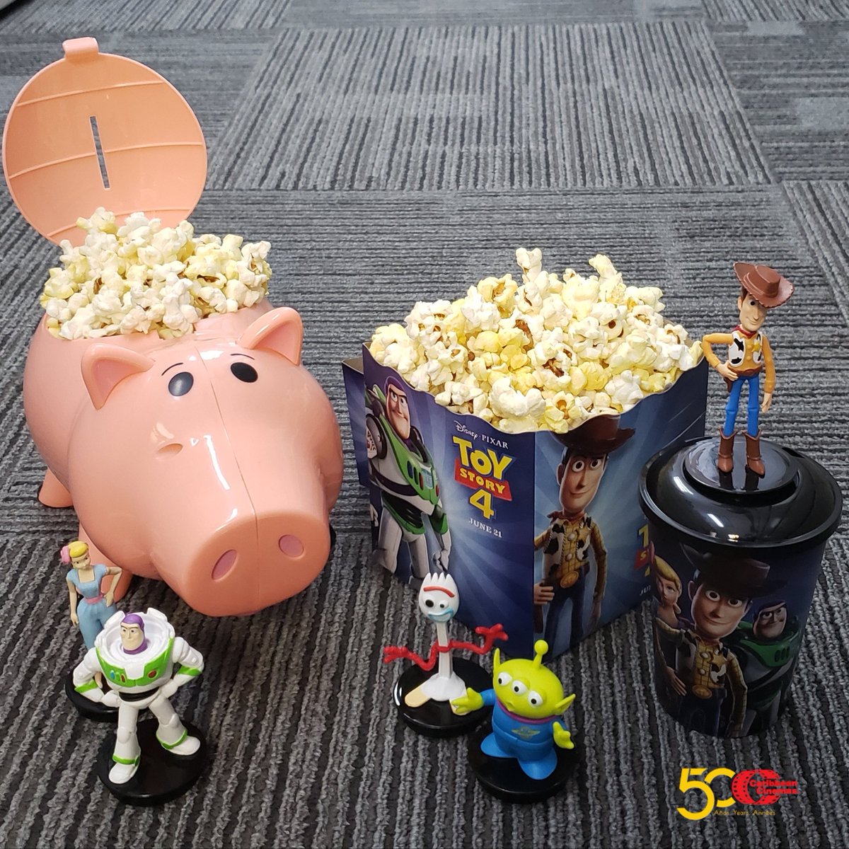 caribbeancinepr's tweet photo. #SneakPeek artículos promocionales que estarán disponibles desde el próximo jueves en #CaribbeanCinemas
#ToyStory4 #Hamm #PiggyBank #MiniCombo https://t.co/oINHV9LCT8