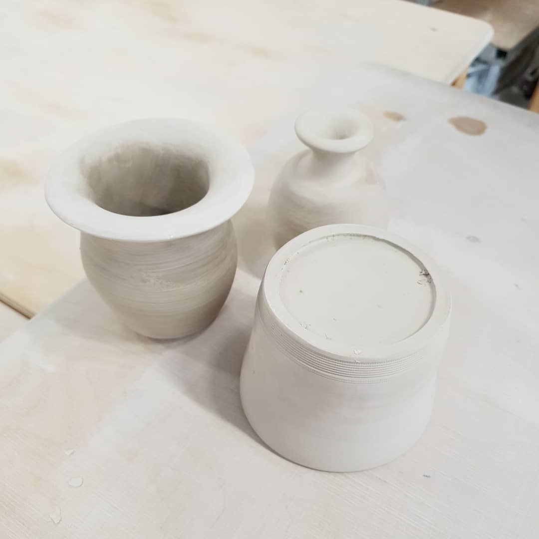 LoveClay_'s tweet photo. @frenchjon2 is here springing and loading the kiln with the creations of the 2 day beginners pottery course! #ceramics #ceramicart #pottery #throwing #twodaycourse #beginners #valentineclays #loveclay #teaching https://t.co/IHFB6SC7yM