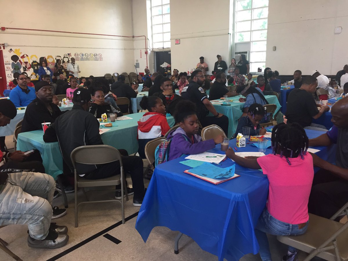 theMsRiggins's tweet photo. Thank you @MSEFndn and @dunkindonuts for sponsoring our 3rd Annual 🍩 Donuts w/ Dads Fathers Day celebration 🎉 @HendleyES. We had a full house this morning! 🐝 🐝 #HappyFathersDay #believein8 #FathersDay2019 https://t.co/fQYIjf8SiJ