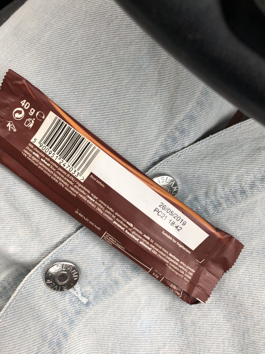 lizzyanjo's tweet photo. @BP_plc just bought and ate this chocolate bar from your Strensham services store #ithinkitstimeforastockcheck https://t.co/Pz3VHAQTlq