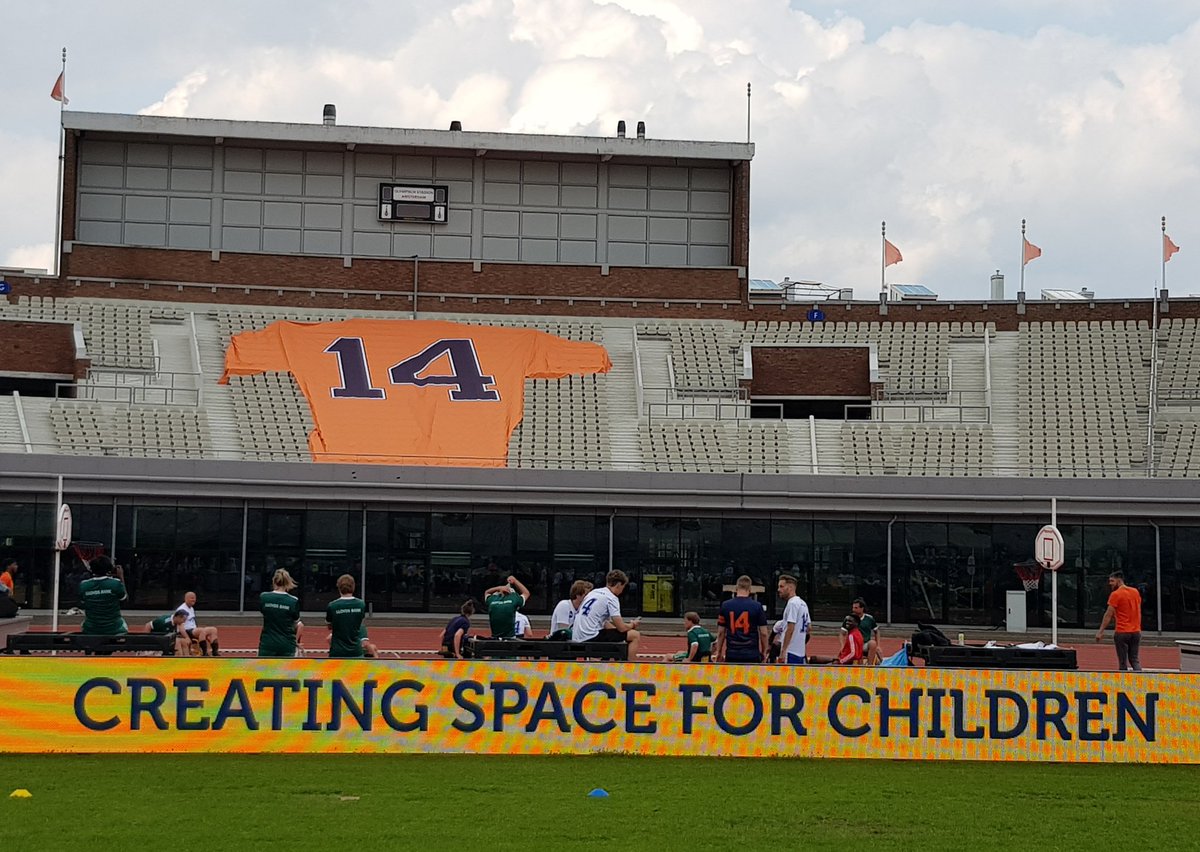frankvrooijen's tweet photo. Dank aan @Cruyff_Inst_NL voor de uitnodiging om als alumnus mee te mogen doen aan de @JCFoundation Cup. Gave activiteiten voor een mooi doel! Topdag! #bumball #beerpong #rolstoelbasketbal https://t.co/ABiXOuqxc0
