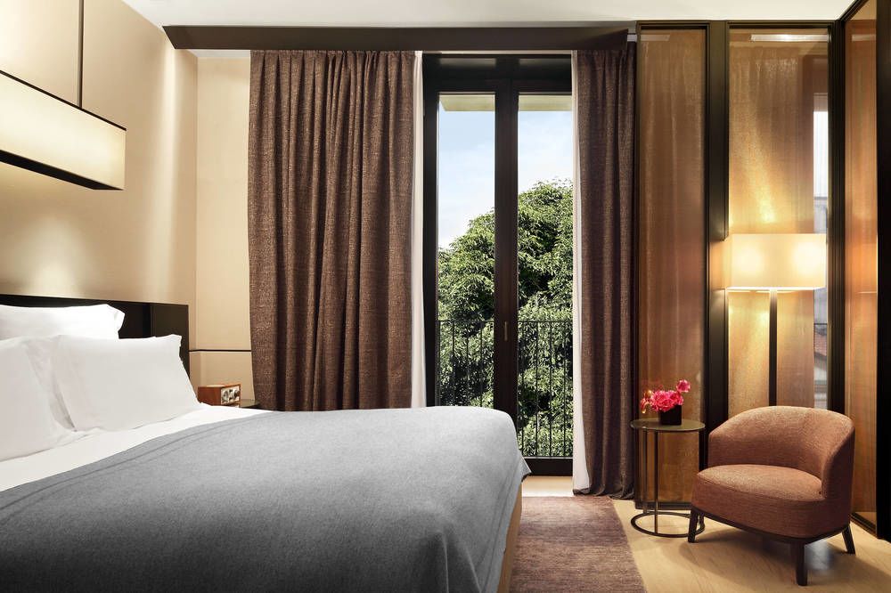 hansetextil's tweet photo. Luxury is what we know here at Hanse, Thank you for your business Bulgari Hotel Milano! #luxuryhotel #bulgarihotelmilano #sleep #luxury #lifestyle #hotel #beds #mattress #pillow #duvet #schlafen #luxus #bett #matratze #kissen #decke https://t.co/N6HpfJbqmQ