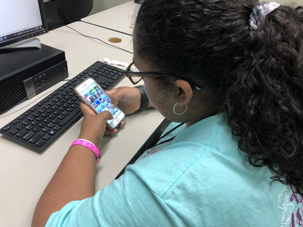 roxdill's tweet photo. Working to put our week-long journalism camp experience into a video story. #LSPAsummer19 @ManshipSchool https://t.co/erpoLWGmyn