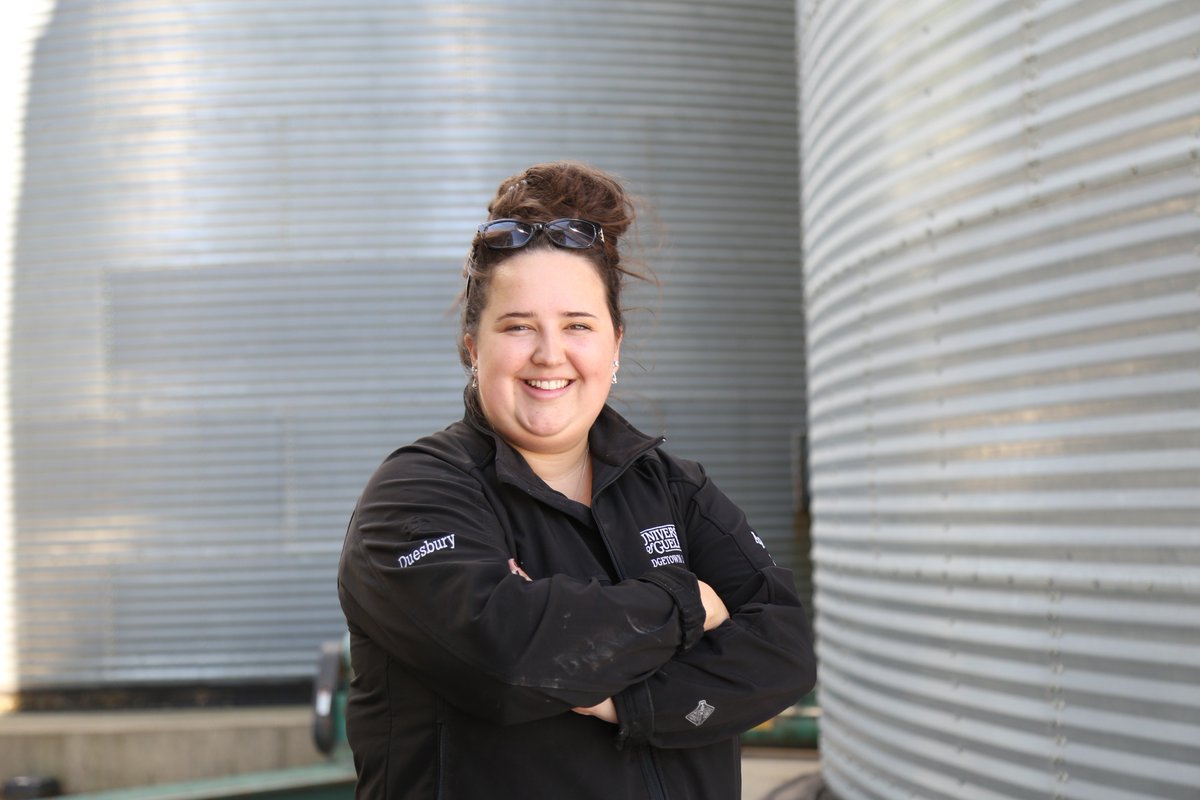 Central_ON_FS's tweet photo. @greatlakesgrain summer student Rachel D has a pretty big territory- from Beeton to Delhi to McGregor. She dropped by for a visit today in Ayr, meeting with grain originator Owen Roberts and the FSP team. #GreatLakesGrain #GLG #GrainElevators #studentsofoac https://t.co/ATopNP9OCT
