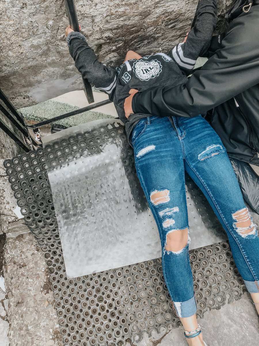 EnsleyKhylee's tweet photo. kissed the Blarney stone ;) https://t.co/Pktt1vj0Ib