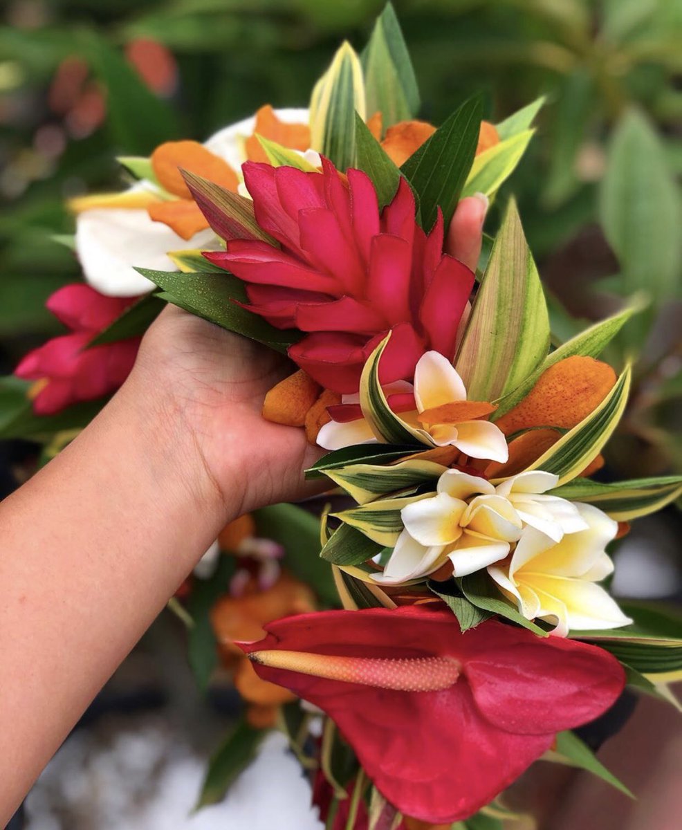 AlohaDancers's tweet photo. To all my San Diego, Ca people. Follow IG: create.maxinequeen for your lei po’o needs. She also does makeup 😍 https://t.co/pJQlfv4pa9