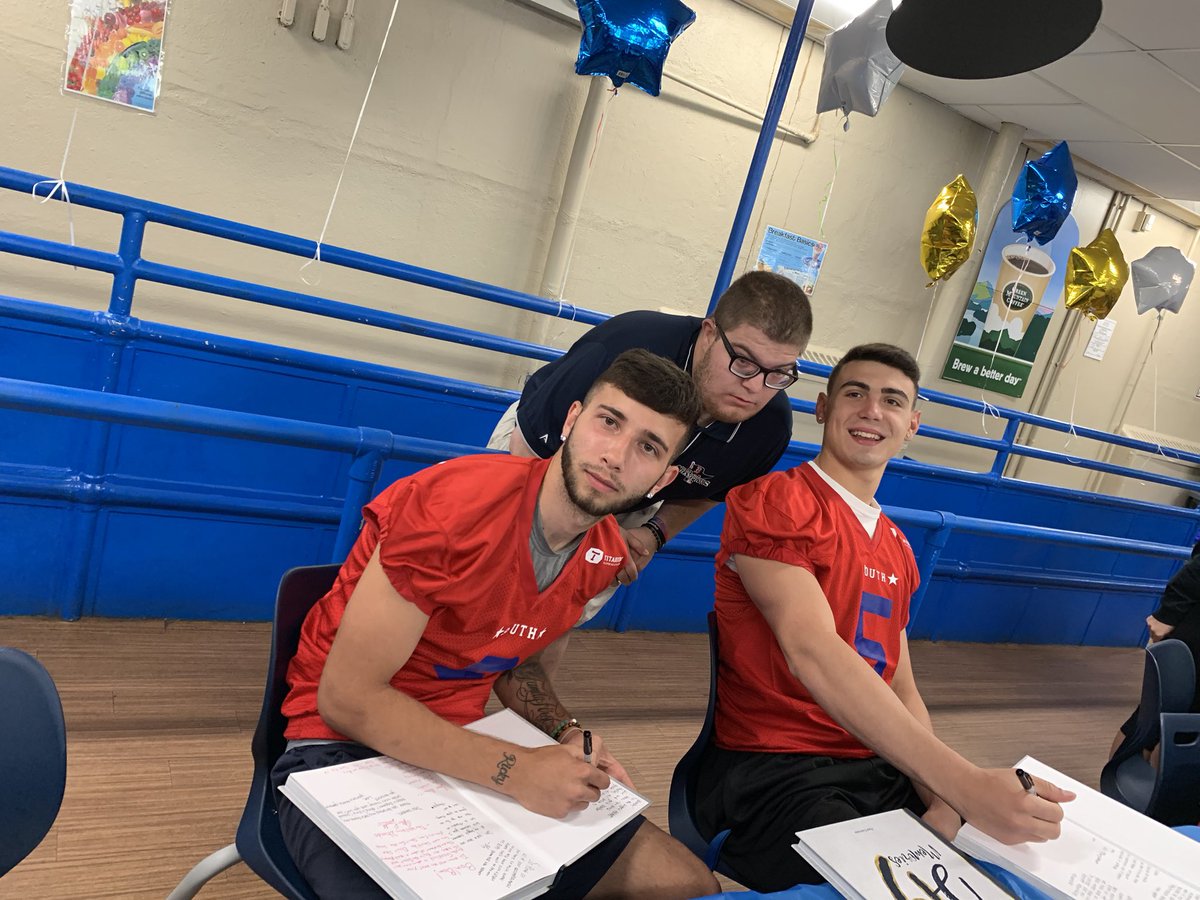 LHSyearbk's tweet photo. What a wonderful yearbook signing breakfast today-you guys were so well behaved!!!! Thank you!!! We hope you loved the book! #classof2019 #wearelyndhurst https://t.co/sZy34IufWt