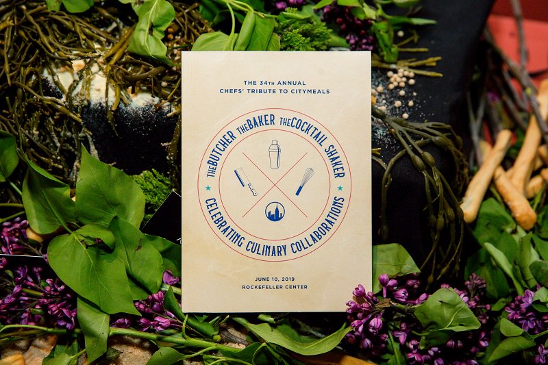 Citymeals's tweet photo. Over 40 culinary stars and 900 guests joined us for our 34th Annual #ChefsTribute! We are grateful to everyone who came out in support of our mission to end elder hunger. Check out photos: https://t.co/KQMULg45I2 https://t.co/jJoTffUrV1