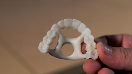 nextdentbv's tweet photo. Small dental laboratory now offers full-arch shell temps with palatal jig enabled by 3D Systems’ NextDent 5100 3D printer. https://t.co/aUVNo5qh9c #3dprinting #dentistry #letsredefinetogether https://t.co/Dj93WJF5N0