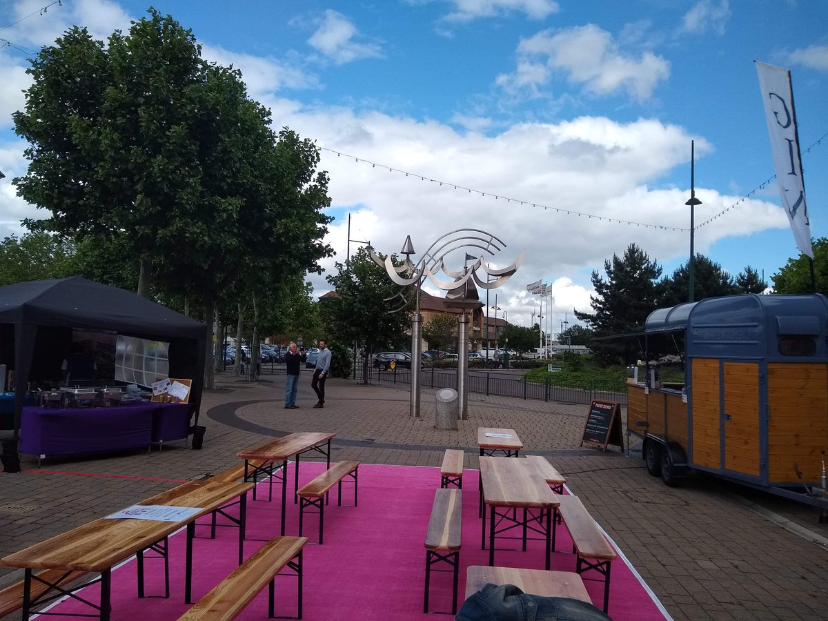 GreaterErith's tweet photo. #ErithKitchen is open, and the sun is out! Come and get your dinner at the end of Pier Road near Morrisons! 😎😋 https://t.co/IH69bug6ZI